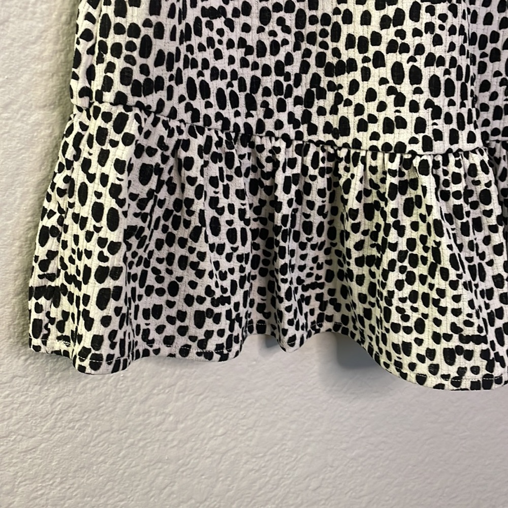 Black & White Express Sleeveless Blouse - Picture 3 of 5